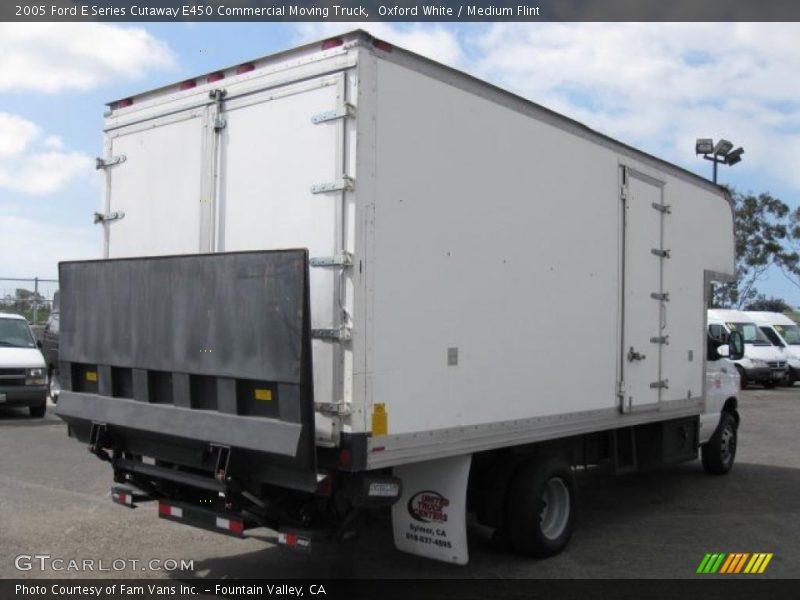 Oxford White / Medium Flint 2005 Ford E Series Cutaway E450 Commercial Moving Truck