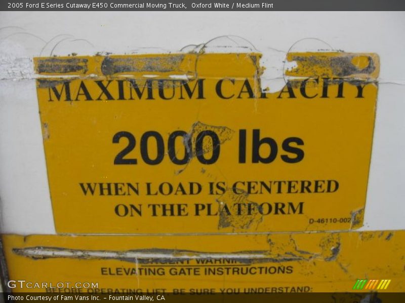 Oxford White / Medium Flint 2005 Ford E Series Cutaway E450 Commercial Moving Truck