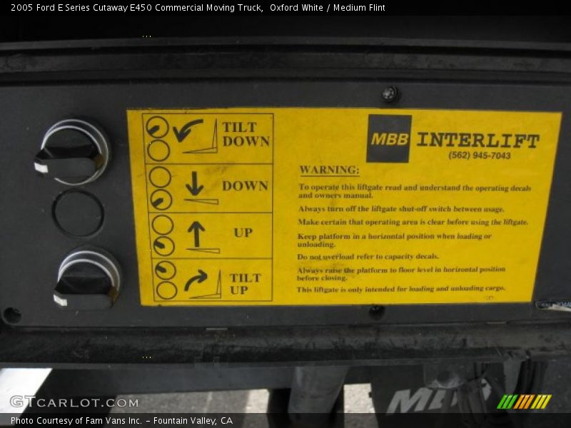 Oxford White / Medium Flint 2005 Ford E Series Cutaway E450 Commercial Moving Truck