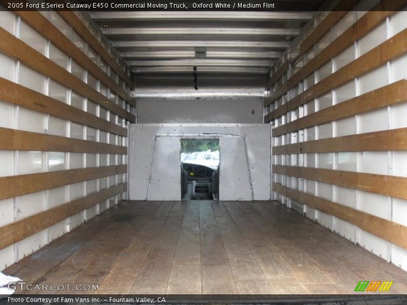 Oxford White / Medium Flint 2005 Ford E Series Cutaway E450 Commercial Moving Truck