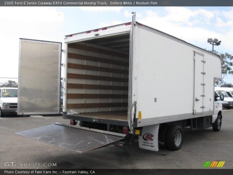 Oxford White / Medium Flint 2005 Ford E Series Cutaway E450 Commercial Moving Truck