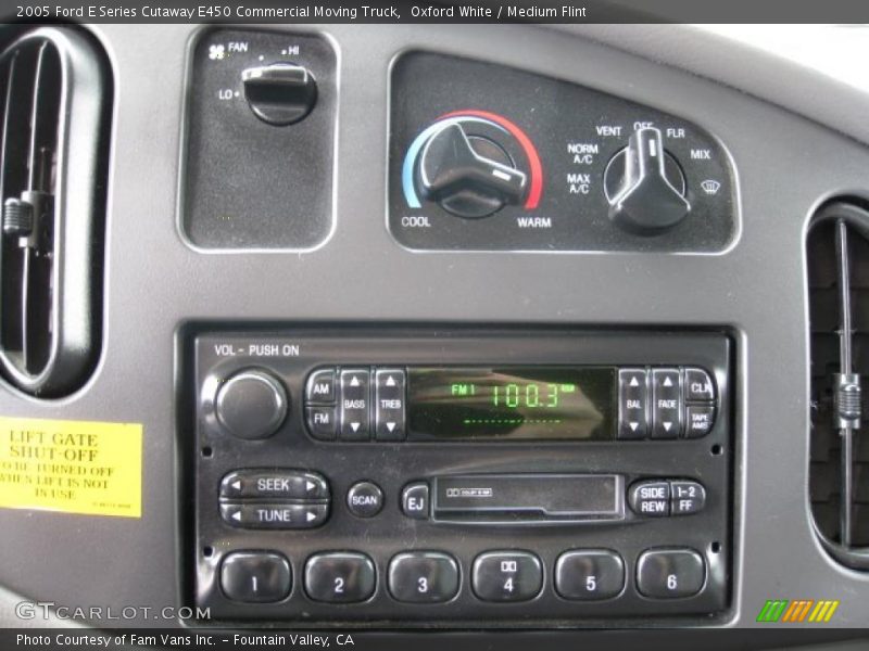 Oxford White / Medium Flint 2005 Ford E Series Cutaway E450 Commercial Moving Truck