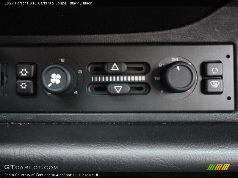 Controls of 1997 911 Carrera S Coupe