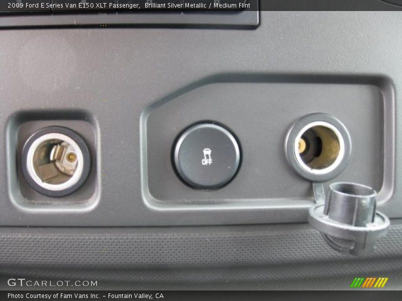 Brilliant Silver Metallic / Medium Flint 2009 Ford E Series Van E150 XLT Passenger
