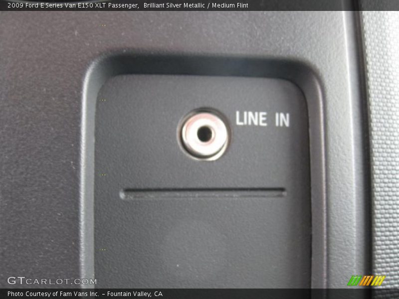 Brilliant Silver Metallic / Medium Flint 2009 Ford E Series Van E150 XLT Passenger