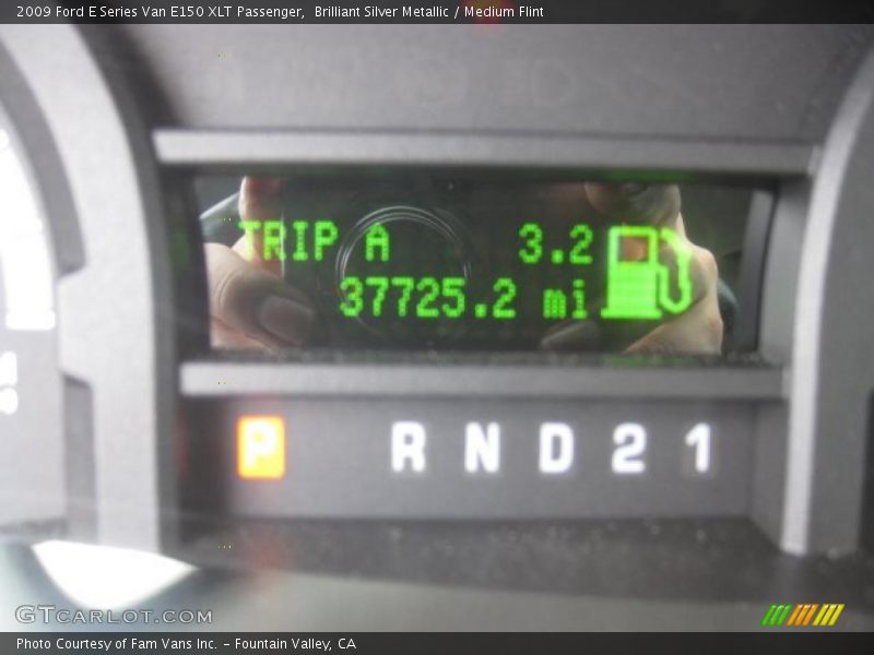 Brilliant Silver Metallic / Medium Flint 2009 Ford E Series Van E150 XLT Passenger