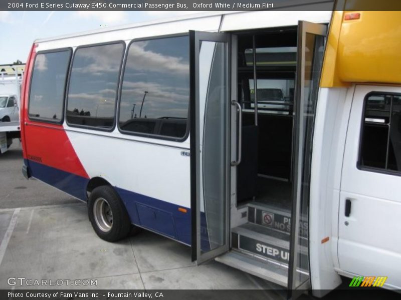 Oxford White / Medium Flint 2004 Ford E Series Cutaway E450 Commercial Passenger Bus