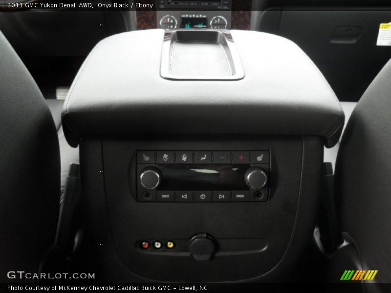 Onyx Black / Ebony 2011 GMC Yukon Denali AWD