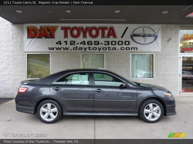 Magnetic Gray Metallic / Dark Charcoal 2011 Toyota Camry SE