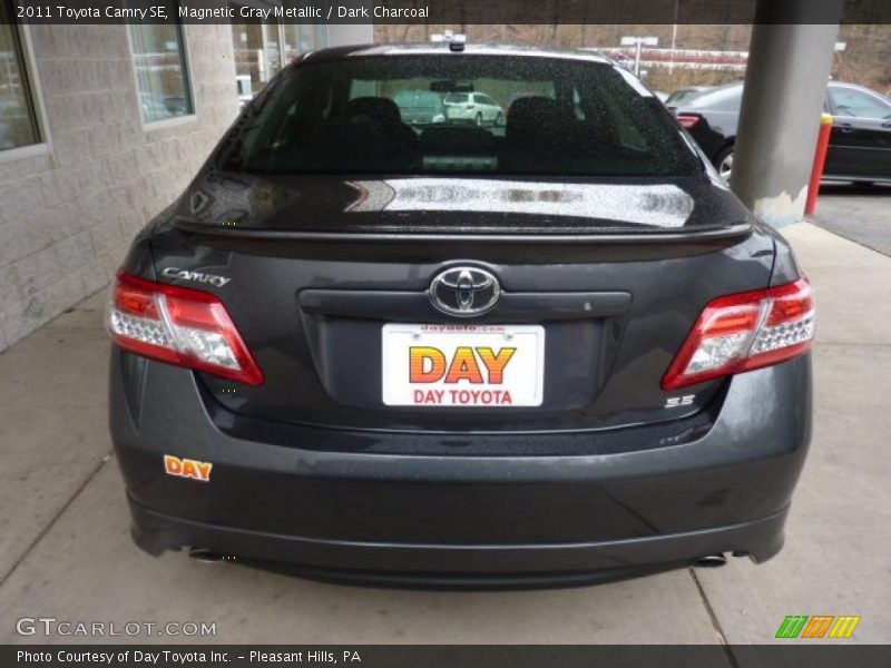 Magnetic Gray Metallic / Dark Charcoal 2011 Toyota Camry SE