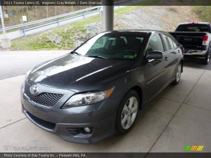 Magnetic Gray Metallic / Dark Charcoal 2011 Toyota Camry SE