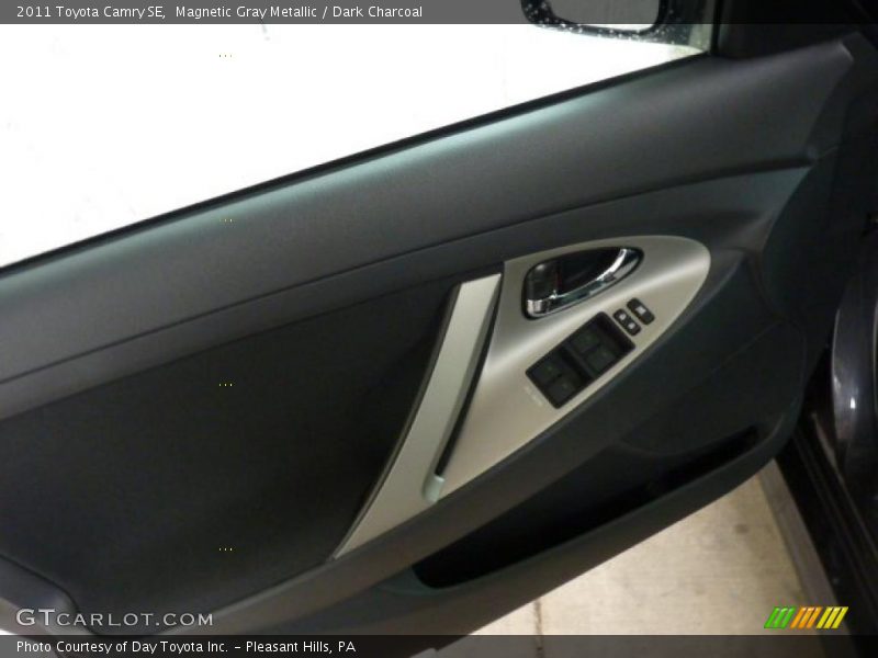 Magnetic Gray Metallic / Dark Charcoal 2011 Toyota Camry SE