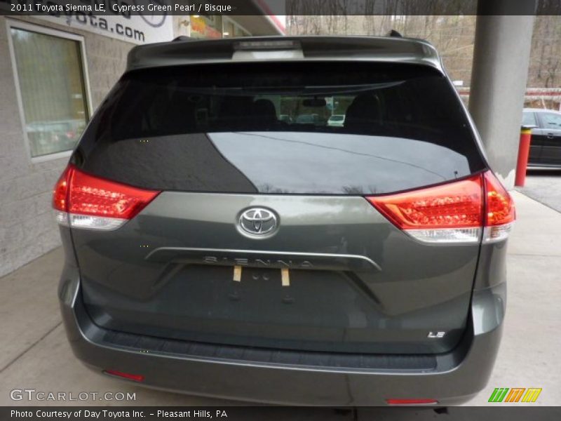Cypress Green Pearl / Bisque 2011 Toyota Sienna LE