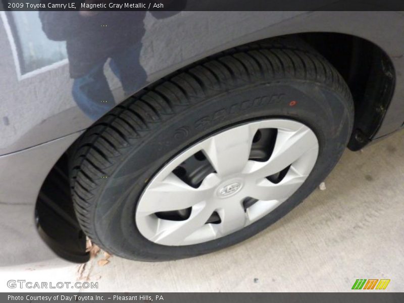 Magnetic Gray Metallic / Ash 2009 Toyota Camry LE