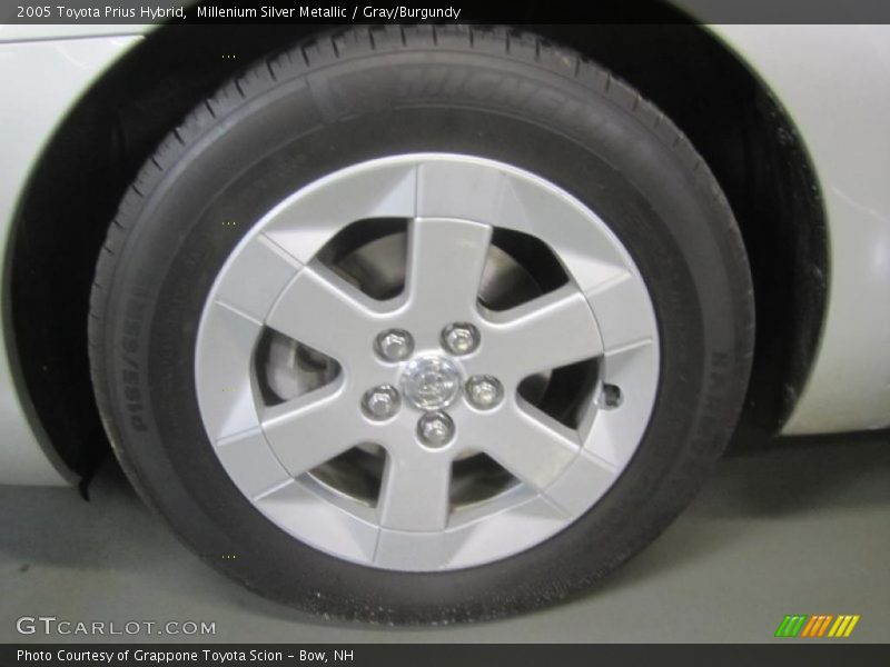 Millenium Silver Metallic / Gray/Burgundy 2005 Toyota Prius Hybrid