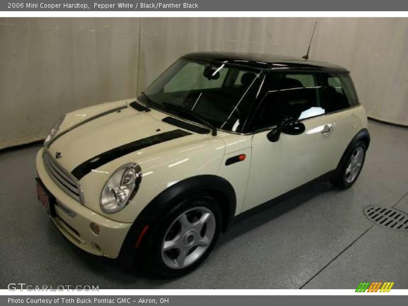 Pepper White / Black/Panther Black 2006 Mini Cooper Hardtop