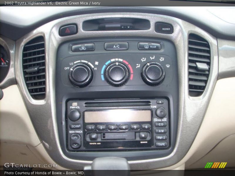 Electric Green Mica / Ivory 2002 Toyota Highlander V6