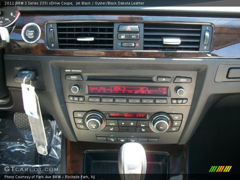 Controls of 2011 3 Series 335i xDrive Coupe