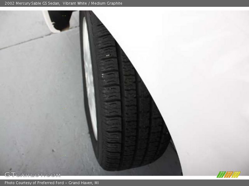 Vibrant White / Medium Graphite 2002 Mercury Sable GS Sedan