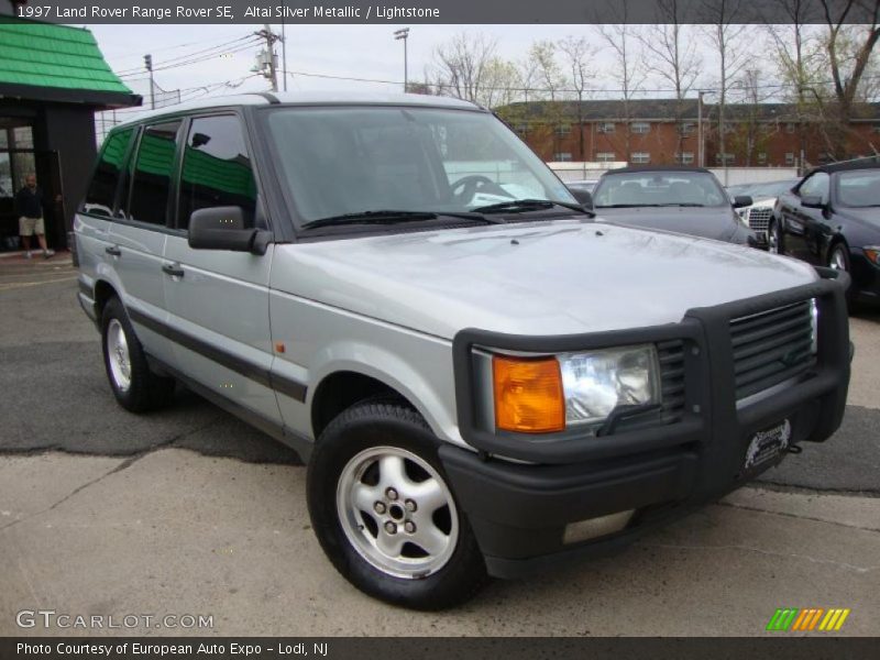 Front 3/4 View of 1997 Range Rover SE