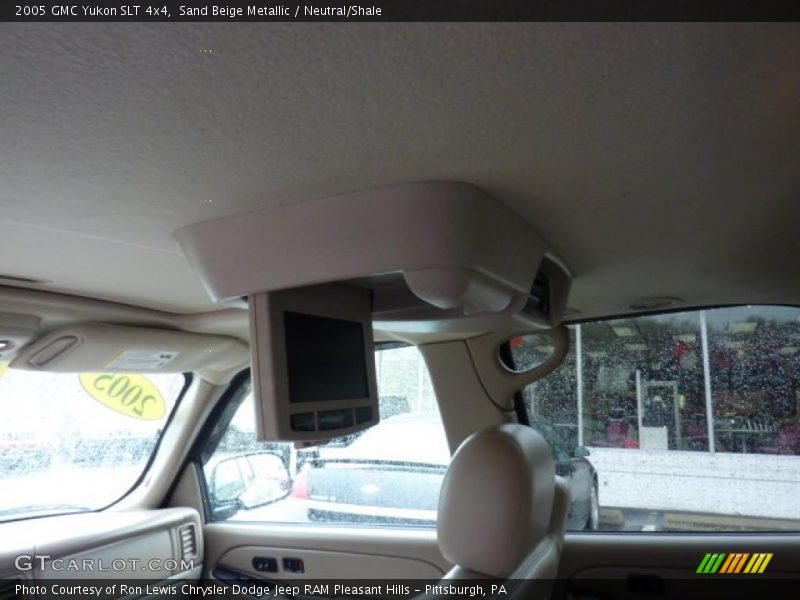 Sand Beige Metallic / Neutral/Shale 2005 GMC Yukon SLT 4x4