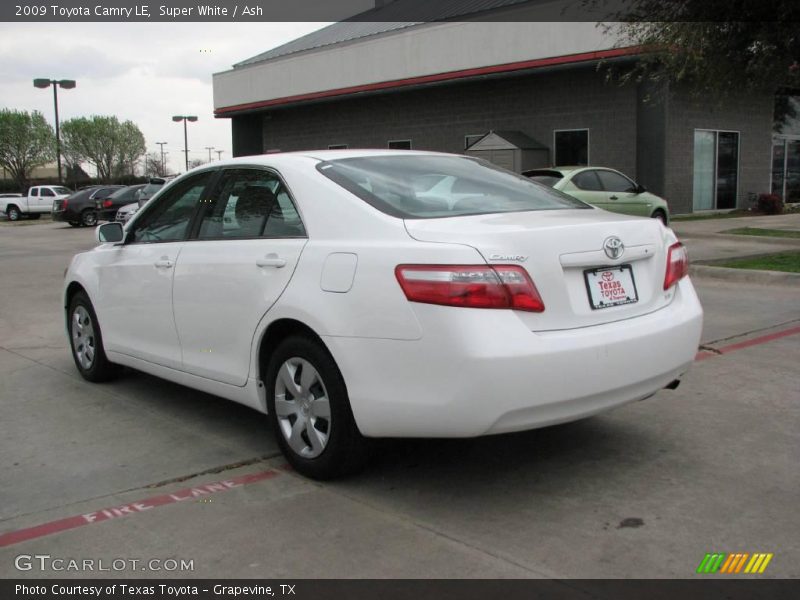 Super White / Ash 2009 Toyota Camry LE