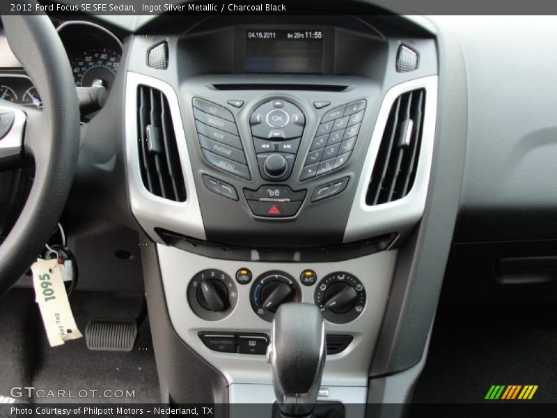 Controls of 2012 Focus SE SFE Sedan