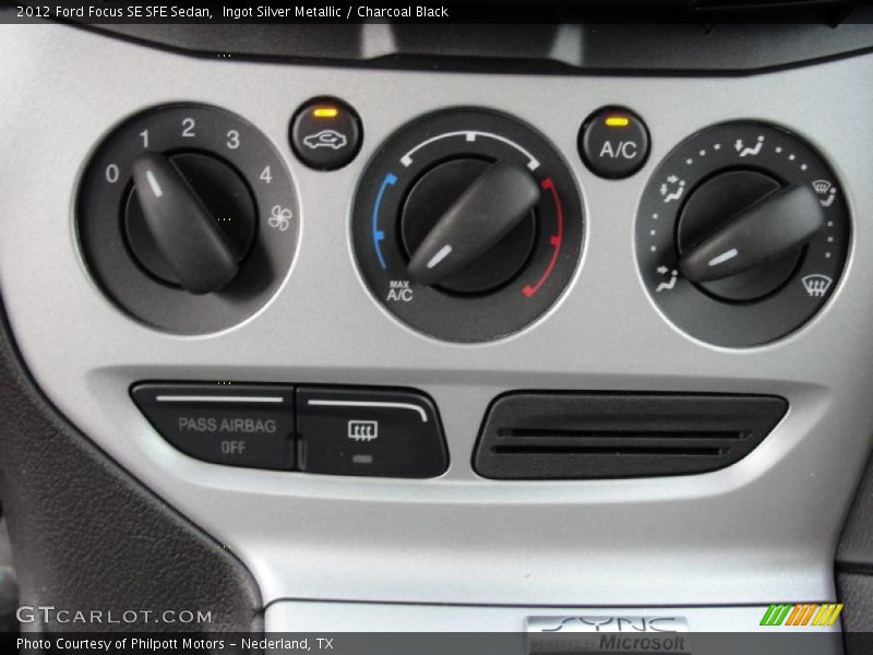 Controls of 2012 Focus SE SFE Sedan