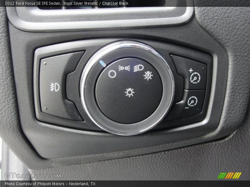 Controls of 2012 Focus SE SFE Sedan