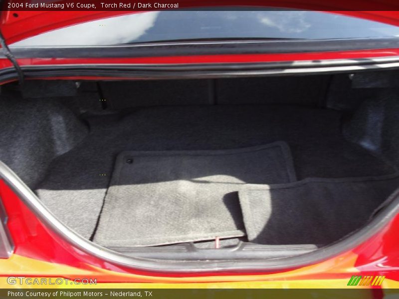  2004 Mustang V6 Coupe Trunk