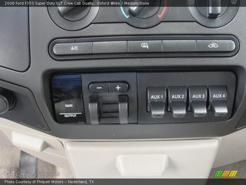 Controls of 2008 F350 Super Duty XLT Crew Cab Dually