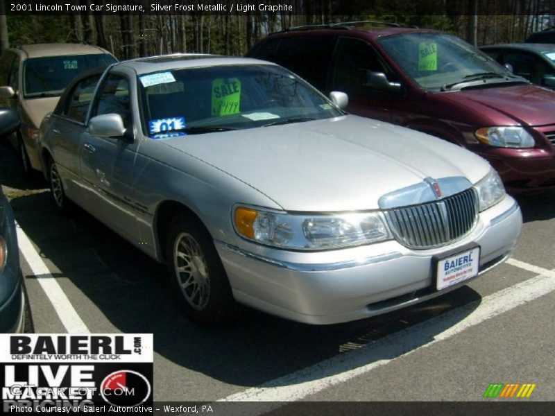 Silver Frost Metallic / Light Graphite 2001 Lincoln Town Car Signature
