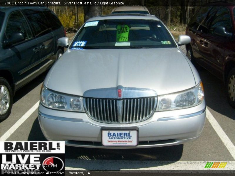 Silver Frost Metallic / Light Graphite 2001 Lincoln Town Car Signature