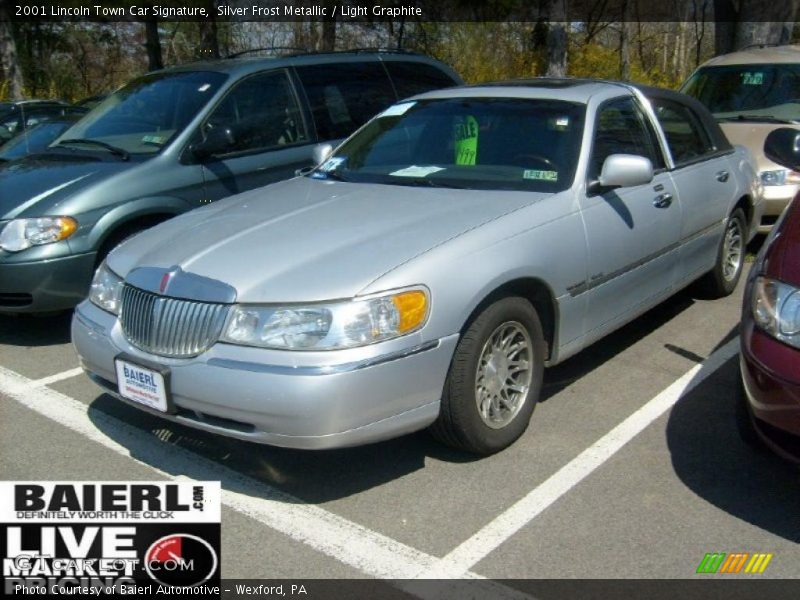 Silver Frost Metallic / Light Graphite 2001 Lincoln Town Car Signature
