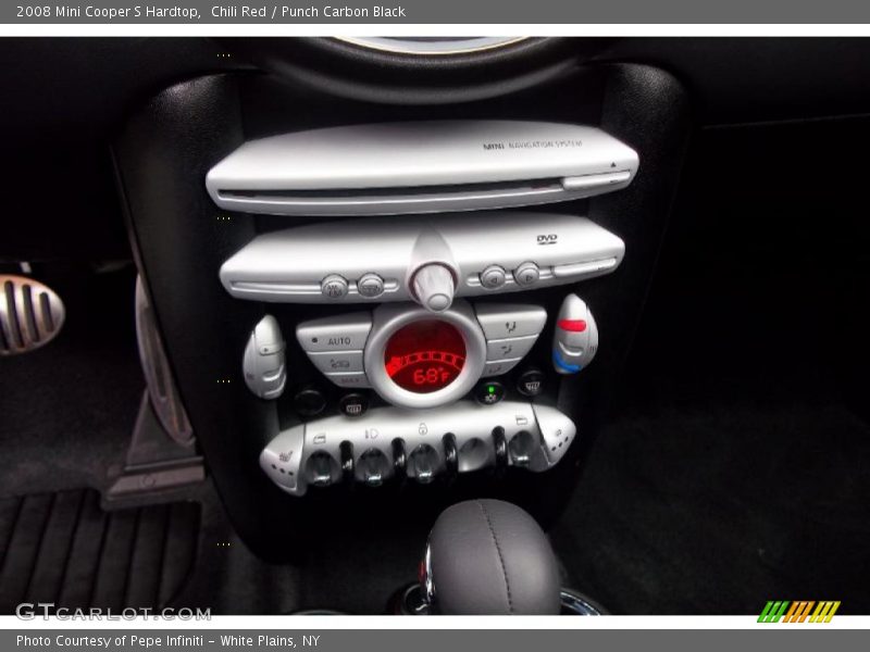 Controls of 2008 Cooper S Hardtop