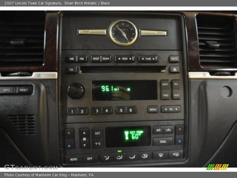 Silver Birch Metallic / Black 2007 Lincoln Town Car Signature