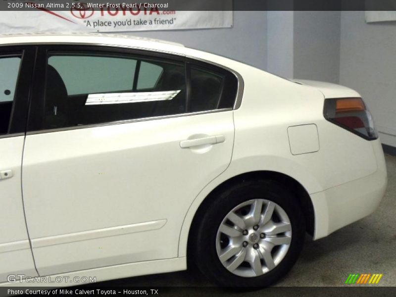Winter Frost Pearl / Charcoal 2009 Nissan Altima 2.5 S