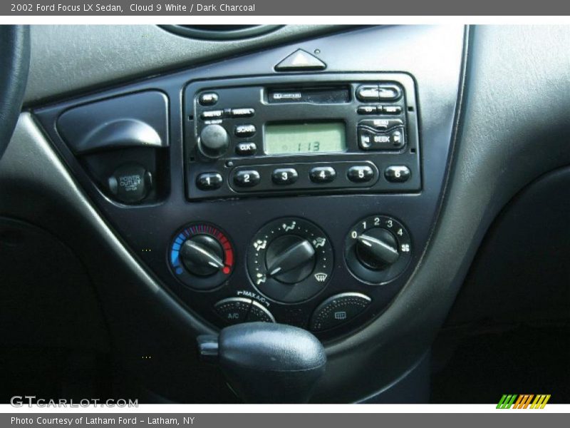 Cloud 9 White / Dark Charcoal 2002 Ford Focus LX Sedan
