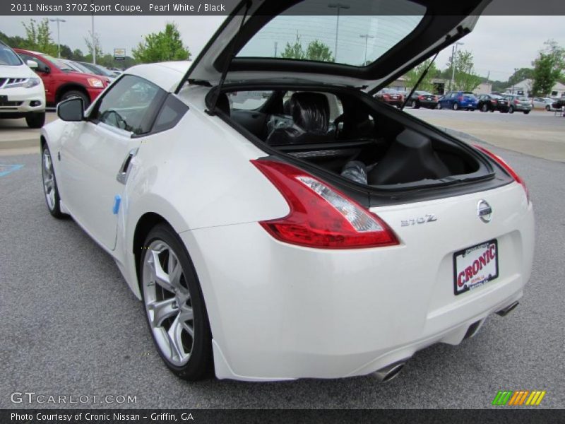 Pearl White / Black 2011 Nissan 370Z Sport Coupe