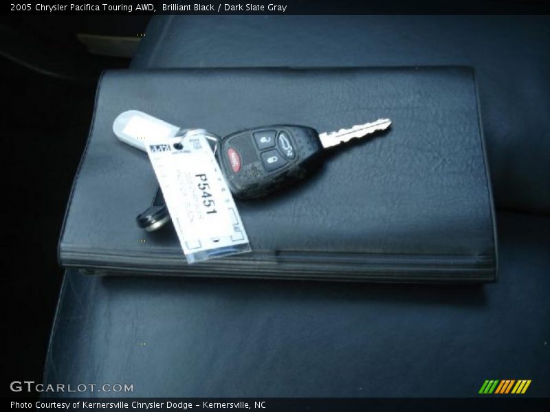 Brilliant Black / Dark Slate Gray 2005 Chrysler Pacifica Touring AWD