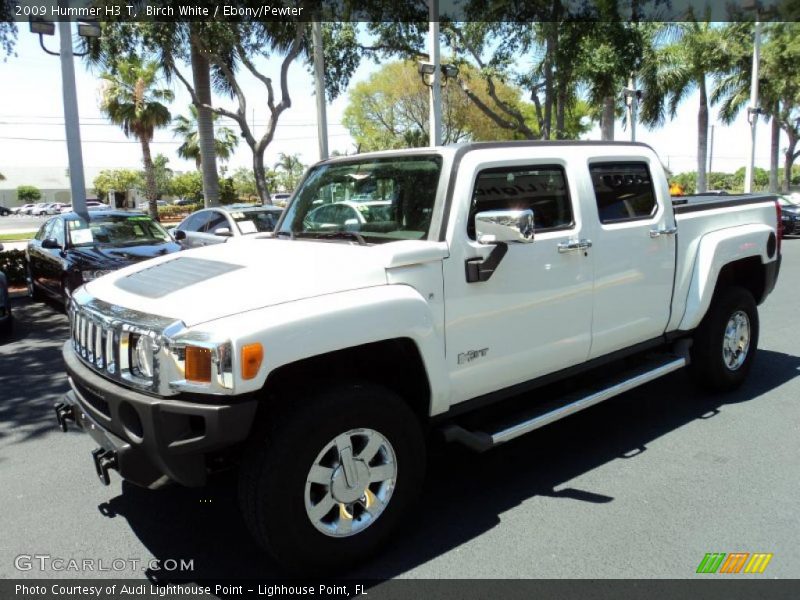 Front 3/4 View of 2009 H3 T