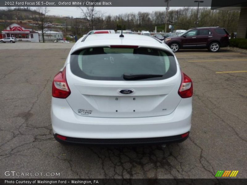 Oxford White / Charcoal Black 2012 Ford Focus SE 5-Door