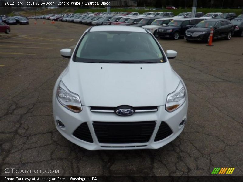Oxford White / Charcoal Black 2012 Ford Focus SE 5-Door