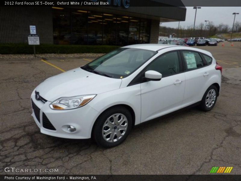 Oxford White / Charcoal Black 2012 Ford Focus SE 5-Door