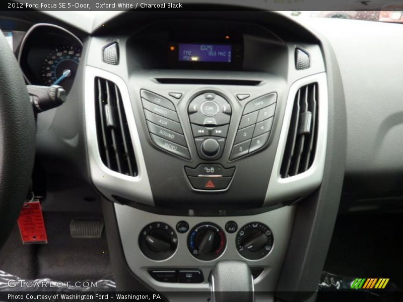 Controls of 2012 Focus SE 5-Door