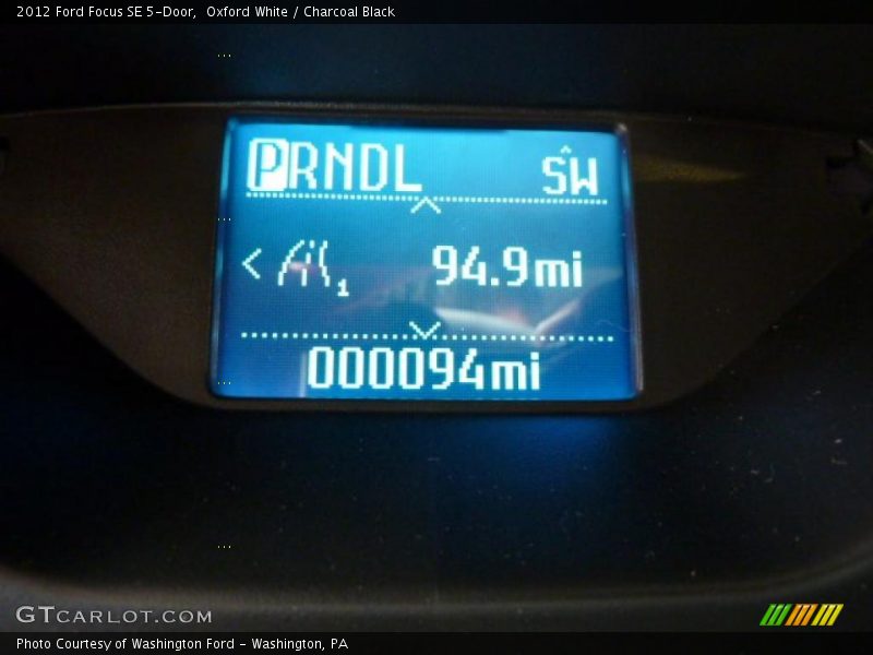 Oxford White / Charcoal Black 2012 Ford Focus SE 5-Door