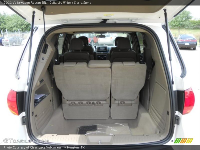 Calla Lily White / Sierra Stone 2011 Volkswagen Routan SEL