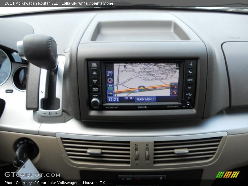 Calla Lily White / Sierra Stone 2011 Volkswagen Routan SEL