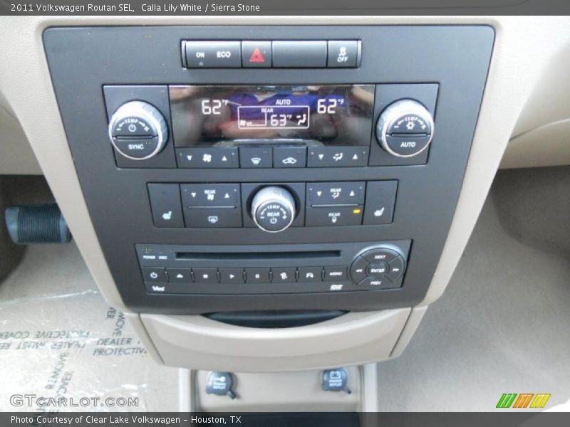 Calla Lily White / Sierra Stone 2011 Volkswagen Routan SEL