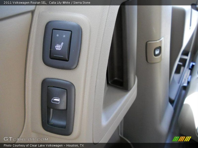 Calla Lily White / Sierra Stone 2011 Volkswagen Routan SEL